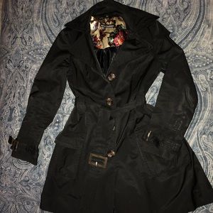 Steve Madden light weight raincoat